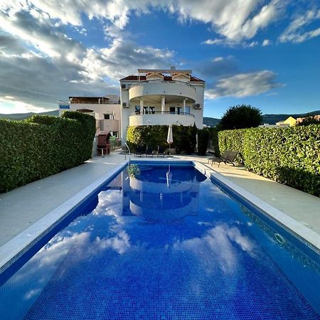 Apartments Villa Ohana Kastela Exterior photo