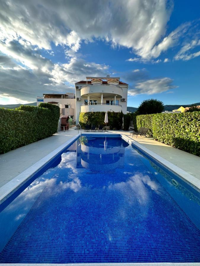Apartments Villa Ohana Kastela Exterior photo