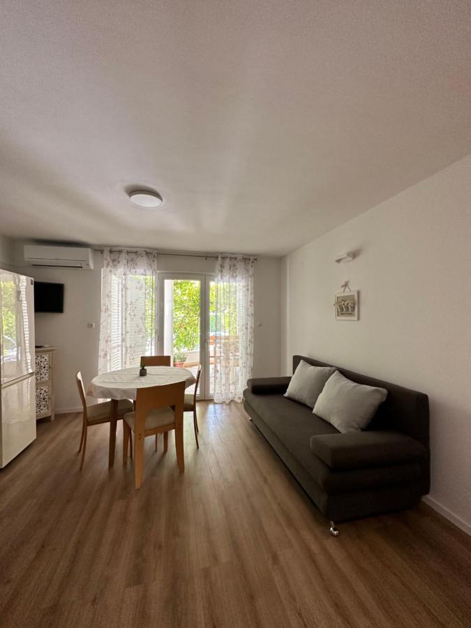 Apartments Villa Ohana Kastela Exterior photo