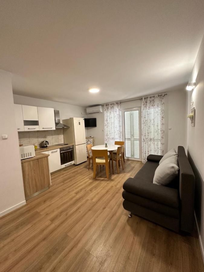 Apartments Villa Ohana Kastela Exterior photo