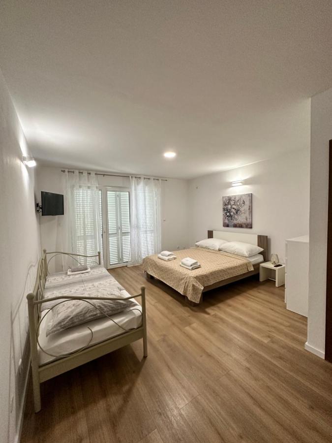 Apartments Villa Ohana Kastela Exterior photo